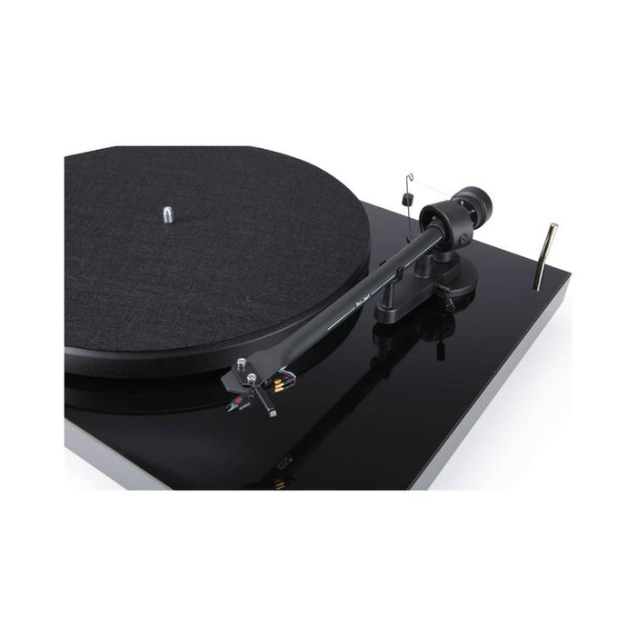 Pro-Ject DEBUT III PHONO SB BT | Table tournante - Bluetooth - Châssis MDF - Housse anti-poussière - Noir Piano-SONXPLUS Thetford Mines